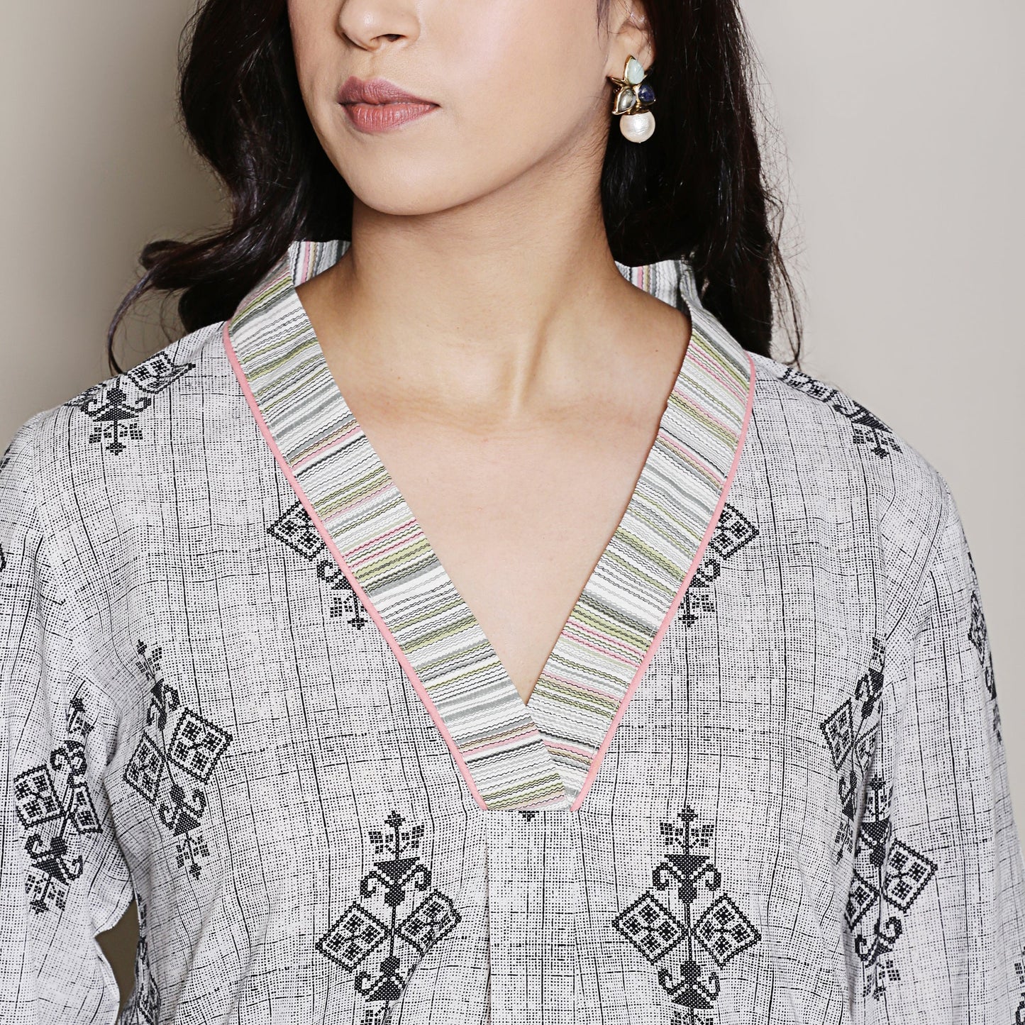 Printed grey V-neck Kurta Set