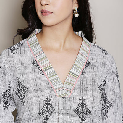 Printed grey V-neck Kurta Set