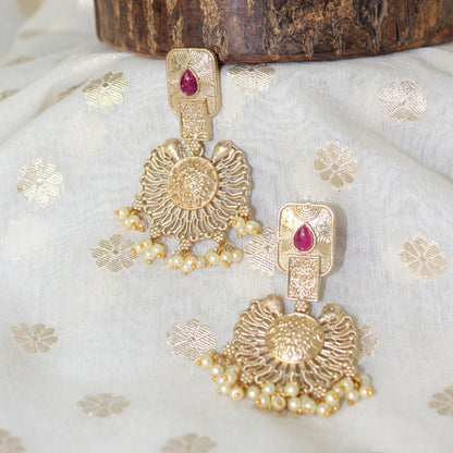 Silva Sutra Golden Floral Pearl earrings