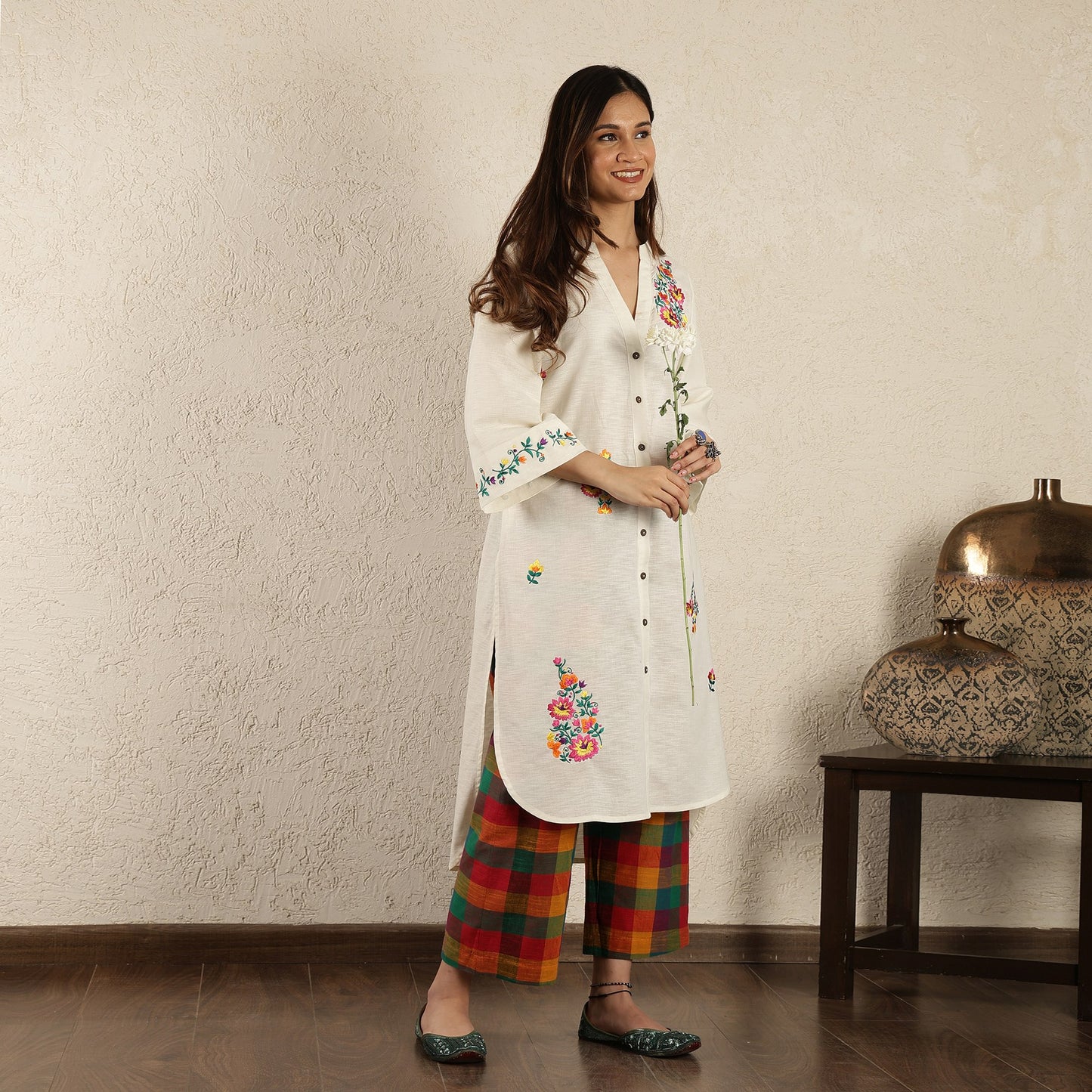 Off white Floral embroidered kurta