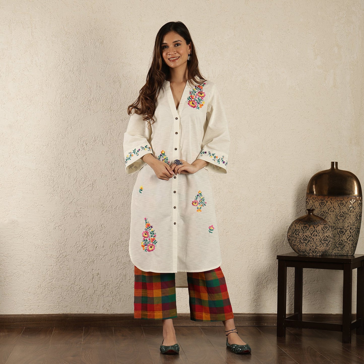Off white Floral embroidered kurta