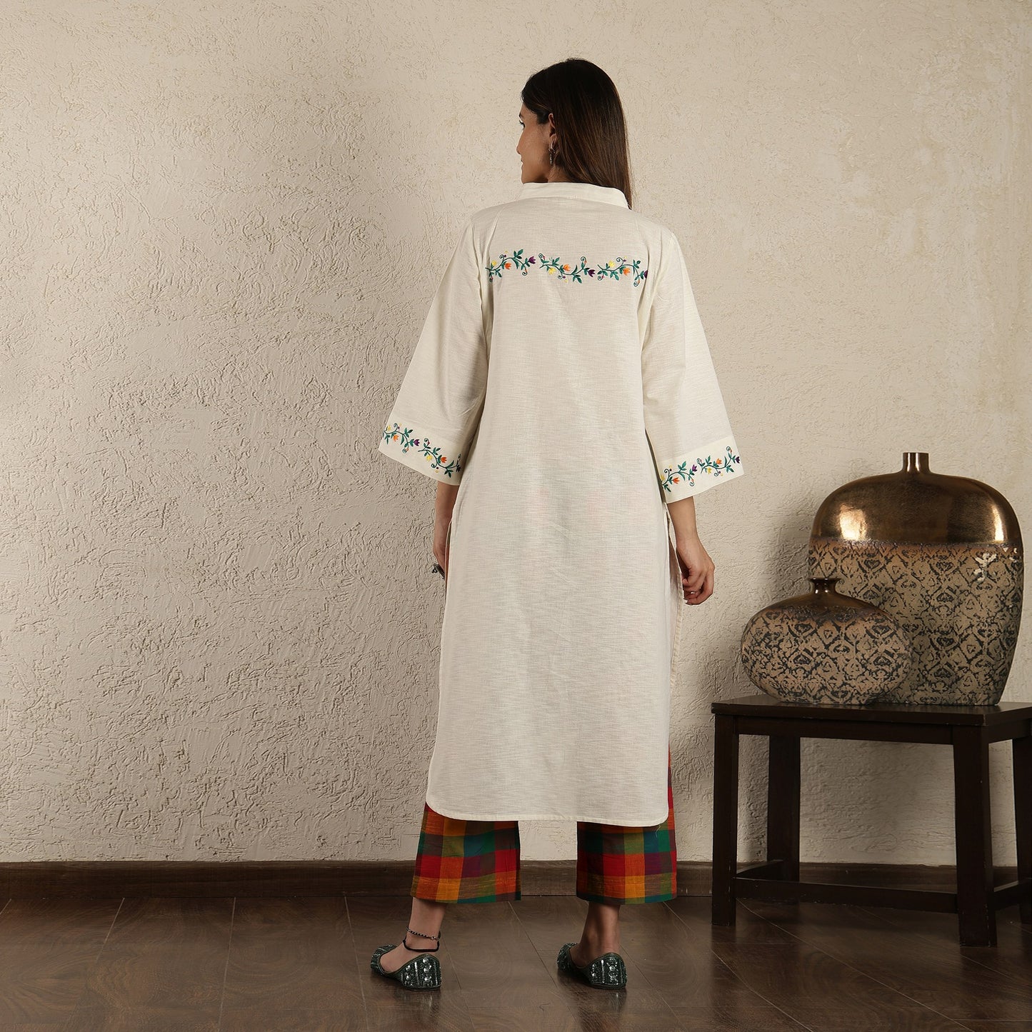 Off white Floral embroidered kurta