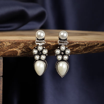 Luna Pearl Drop Earrings - White Pearl Close-up - Spring Soul
