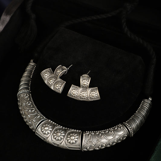 Silver corded Hasli Necklace set