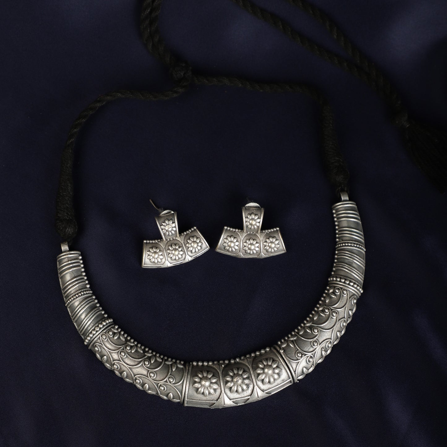 Silver Corded Hasli Necklace Set - Oxidised Silver Close-up - Spring Soul