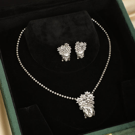 Enchantress metal necklace set