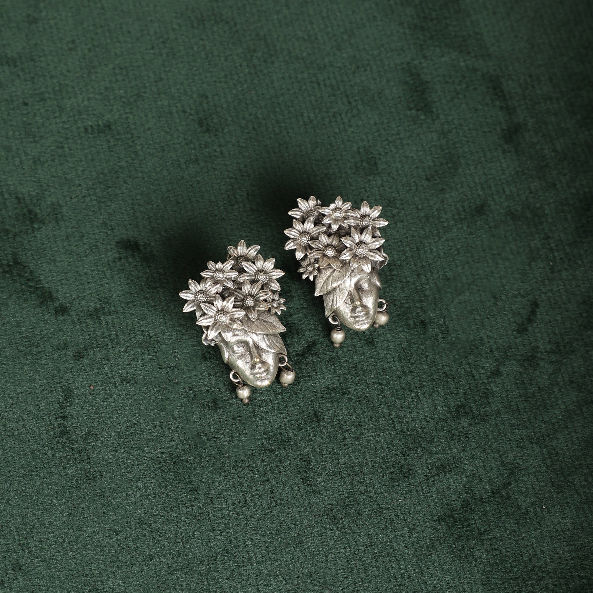 Enchantress Metal Necklace Set - Oxidised Silver Face Pendant Close-up - Spring Soul
