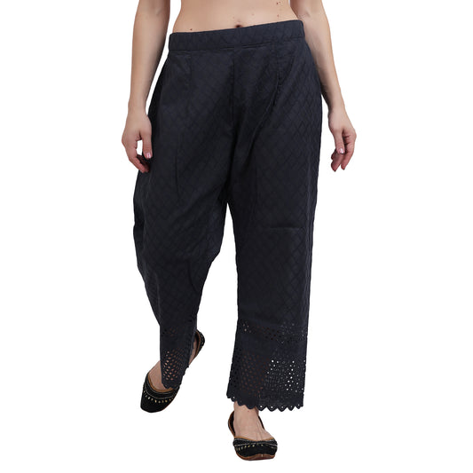 Cotton ankle pants in cutwork fabric