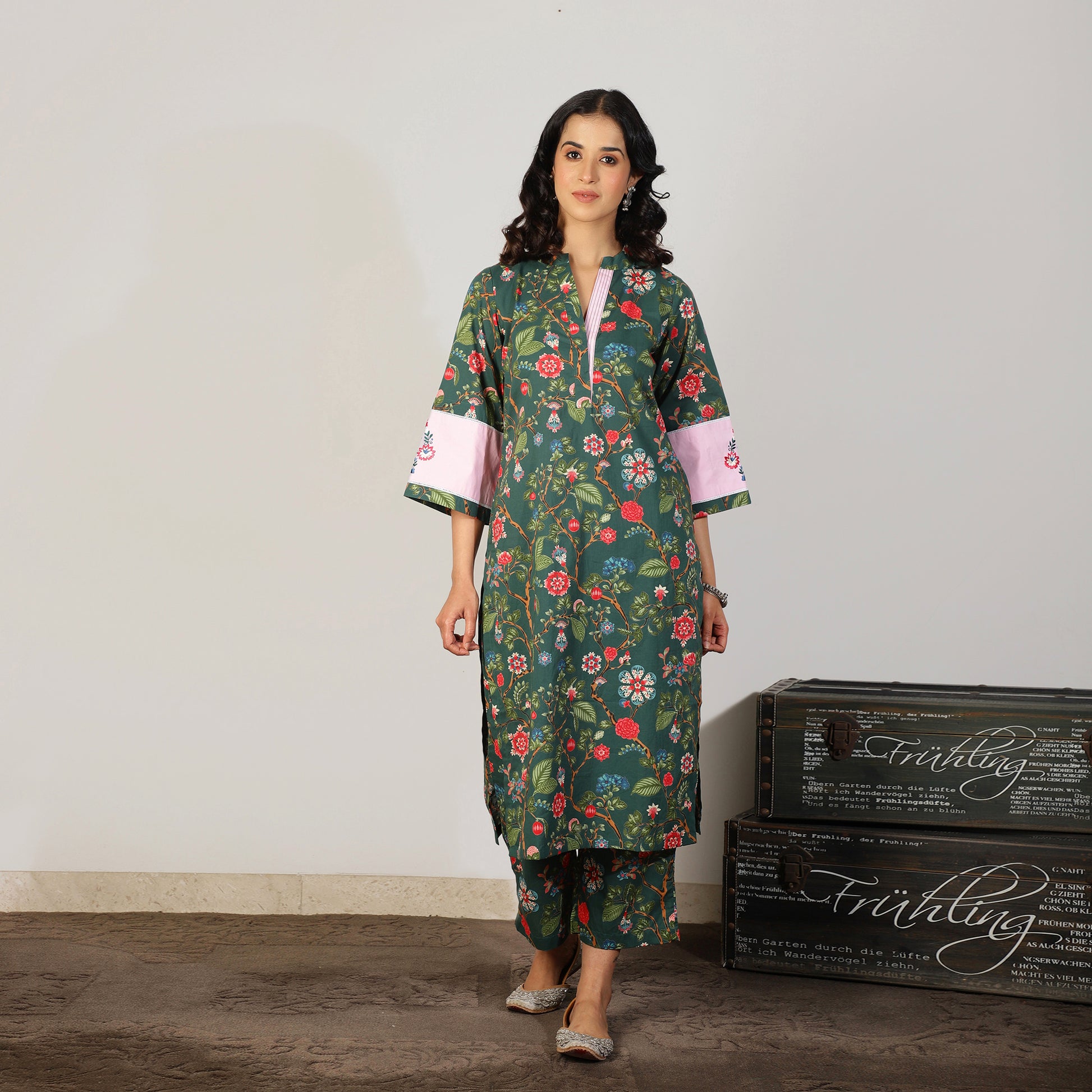 Green floral kurta set with colourblocked sleeve - Spring Soul