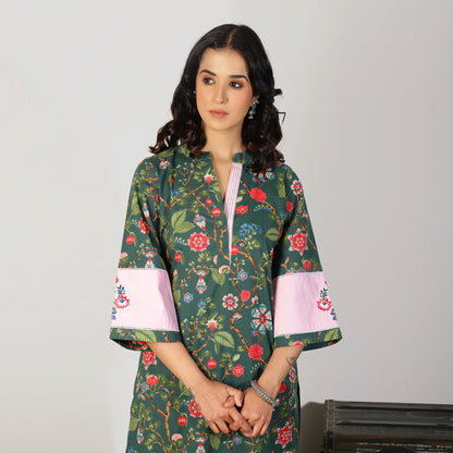 Green Cotton Floral Kurta set with colourblocked sleeve