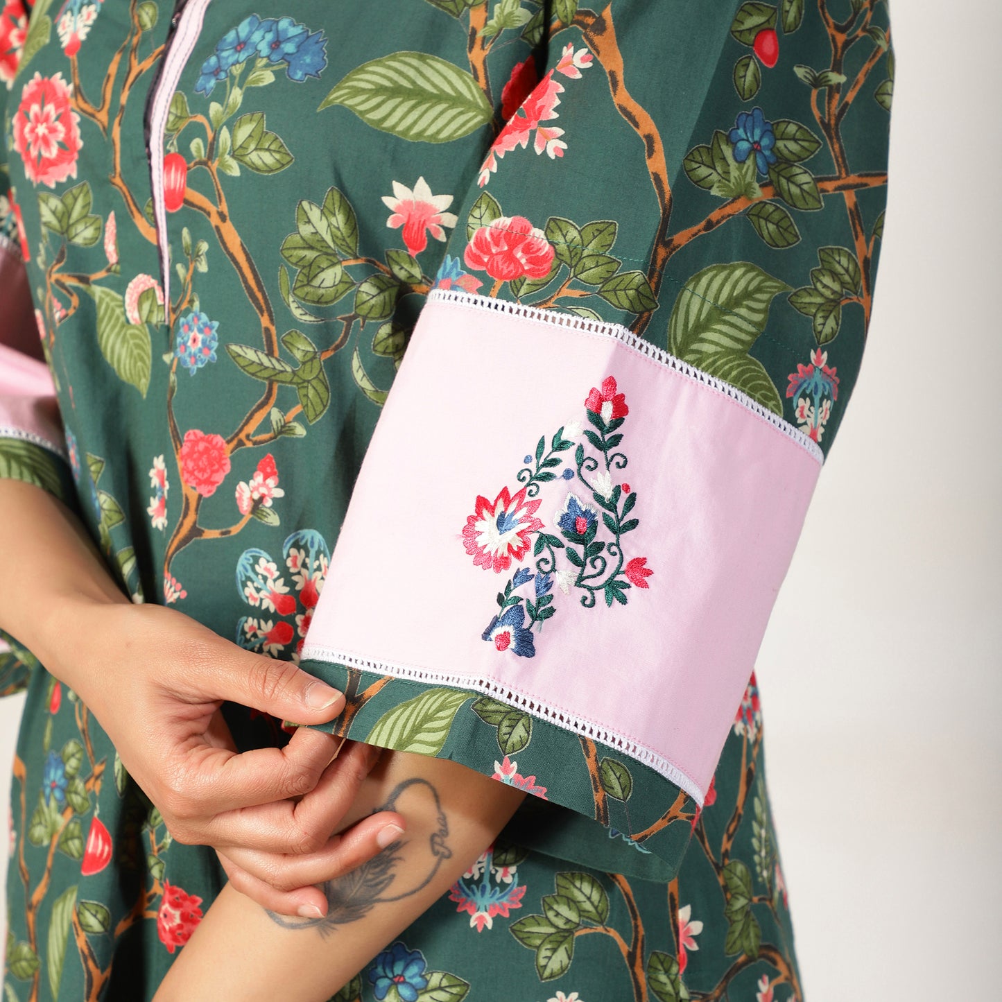 Green Cotton Floral Kurta set with colourblocked sleeve