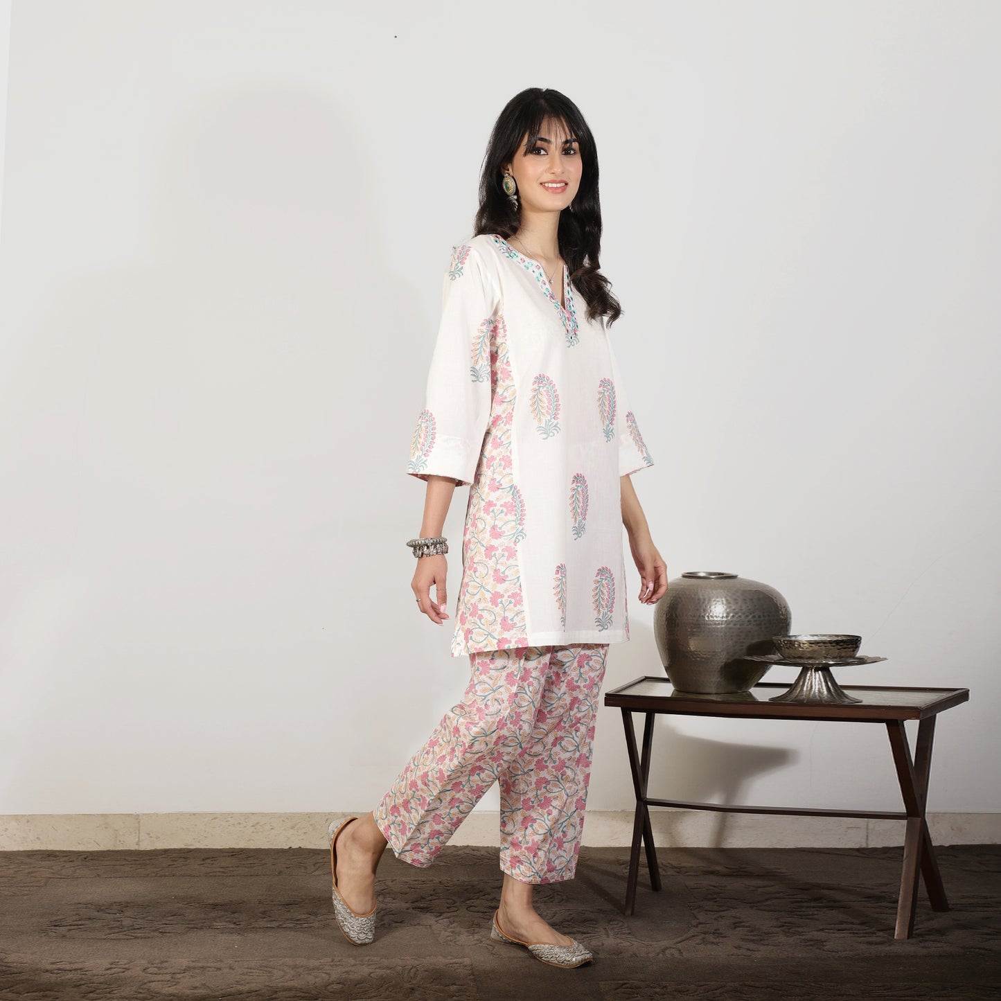 Pink Mughal printed Kurta set with Salwar and mirrorwork