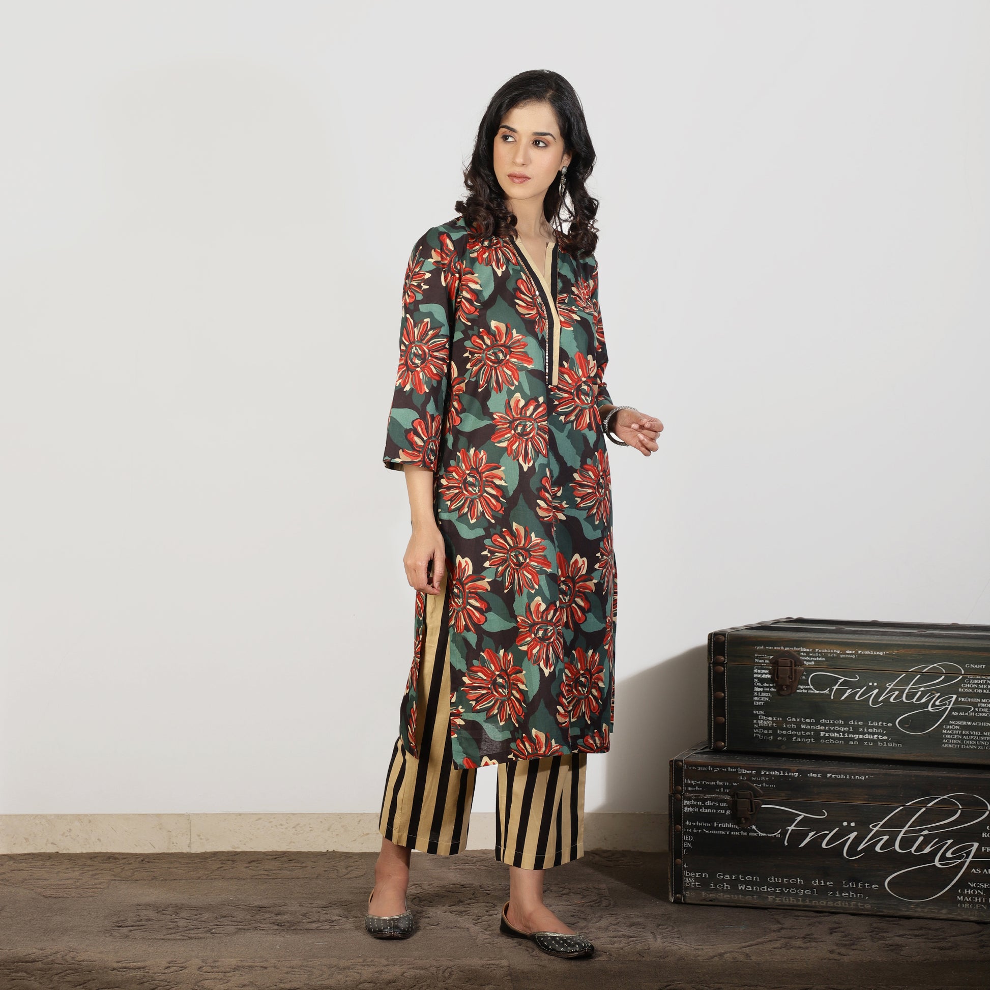 Multicoloured kurta set with striped pants and sequin details - Spring Soul