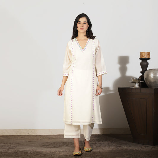 Off-white A-line kali Kurta with Threadwork Embroidery