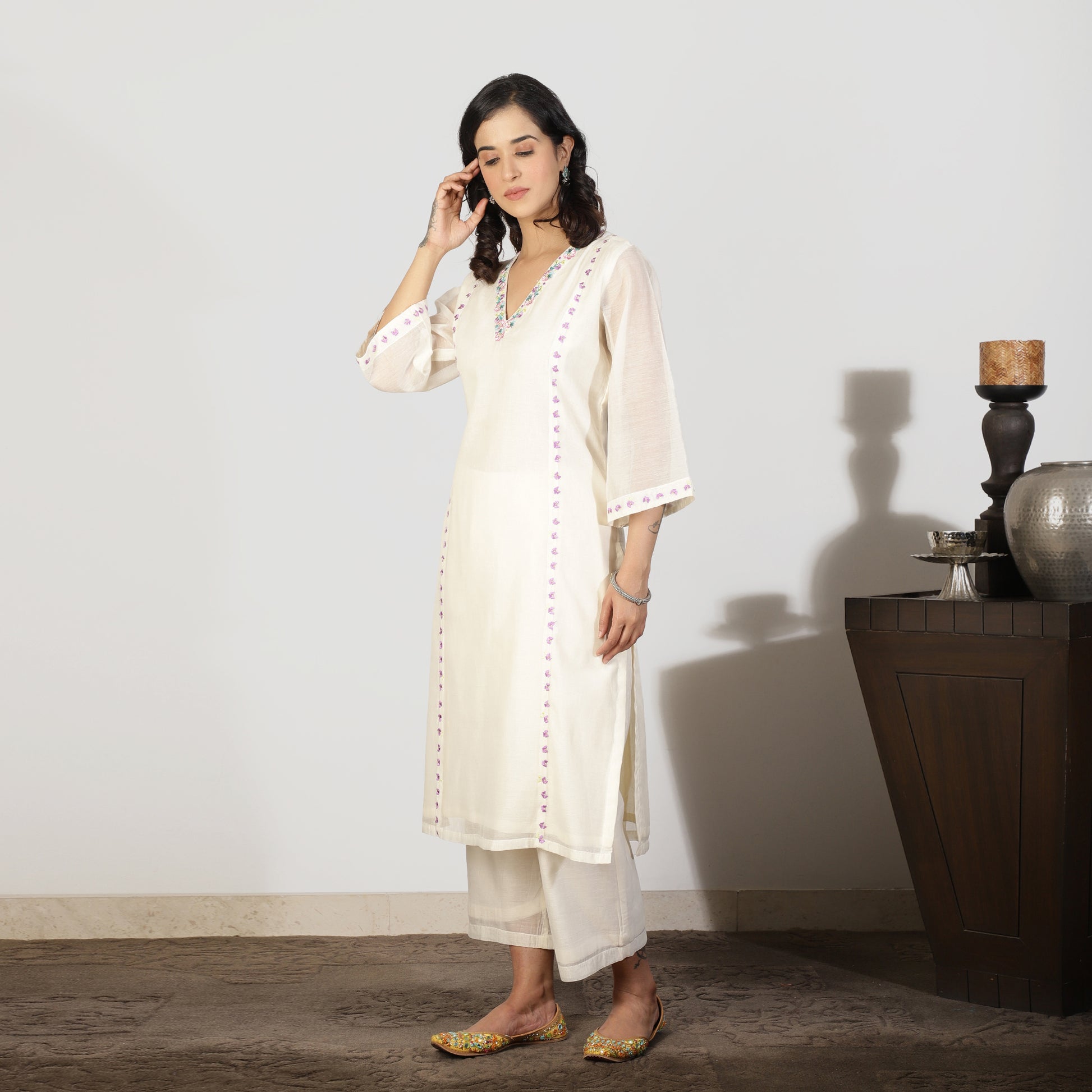 Off-white Chanderi kurta set with threadwork embroidery - Spring Soul