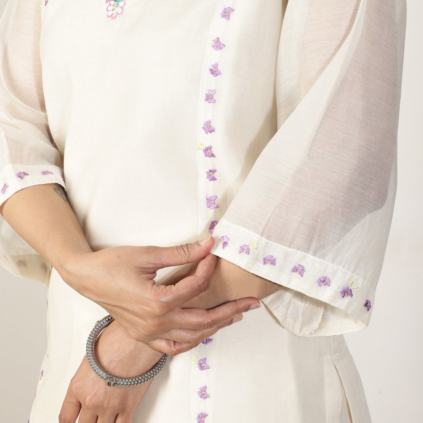 Off-white A-line kali Kurta set with Threadwork Embroidery