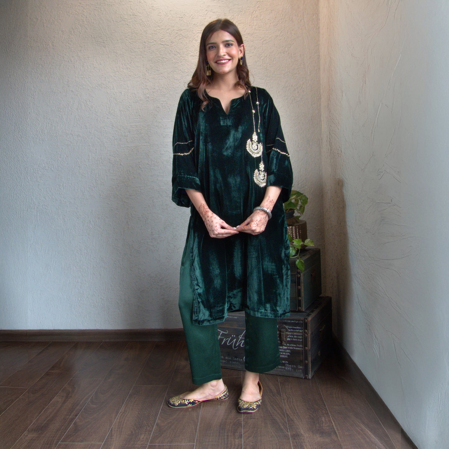 Green Velvet Chandbala Kurta set