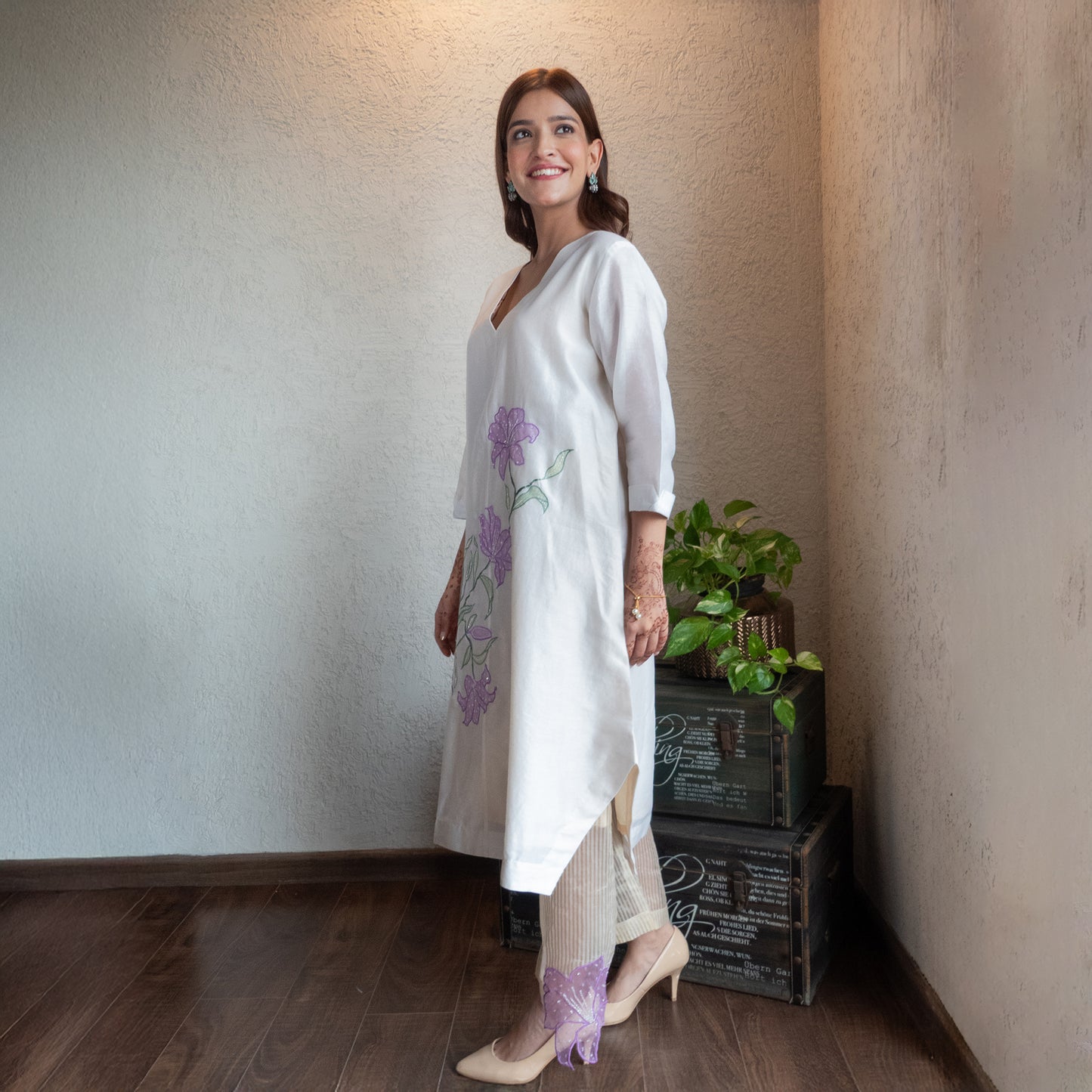 Off white Chanderi Floral Appliqued kurta set with Tissue pants