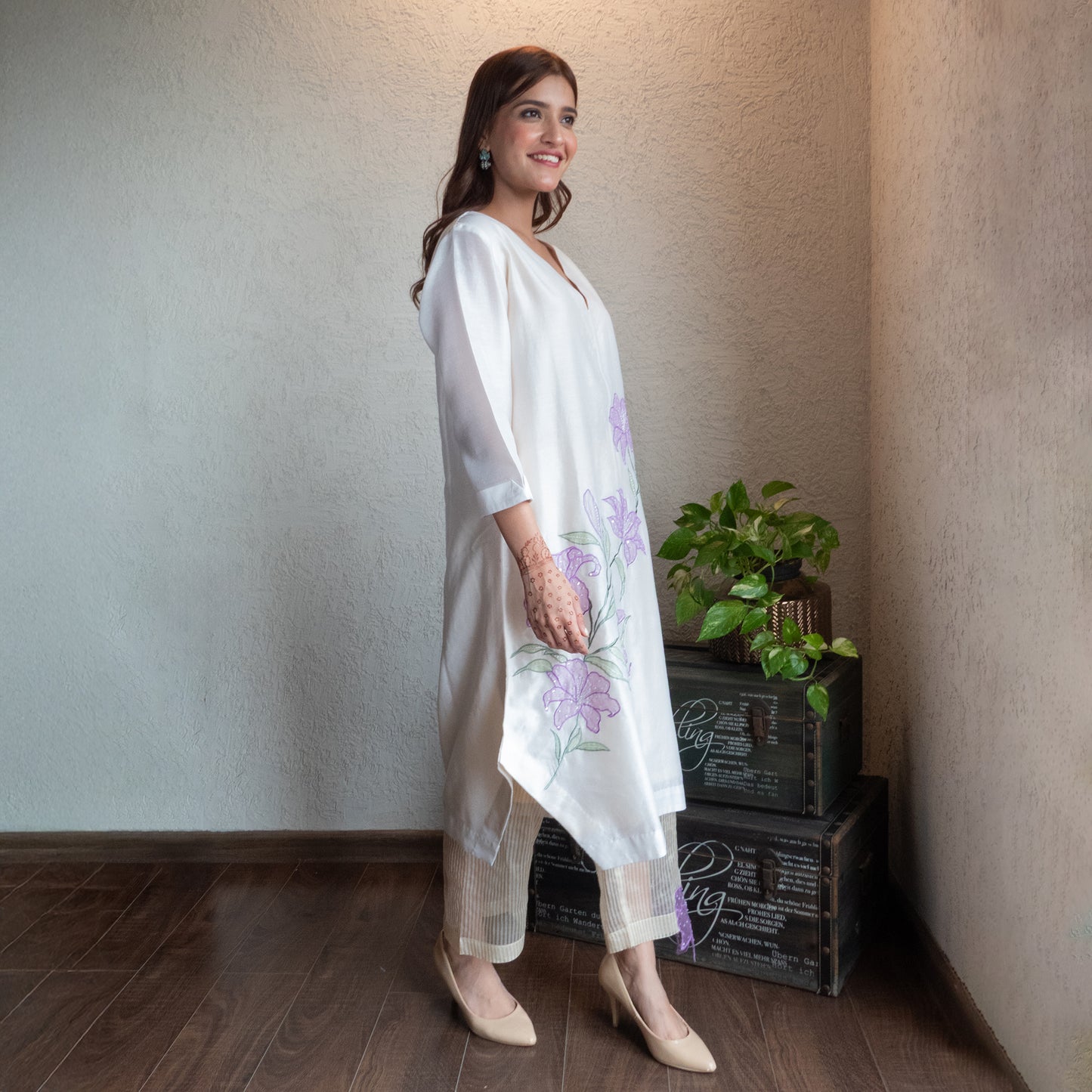 Off white Chanderi Floral Appliqued kurta set with Tissue pants