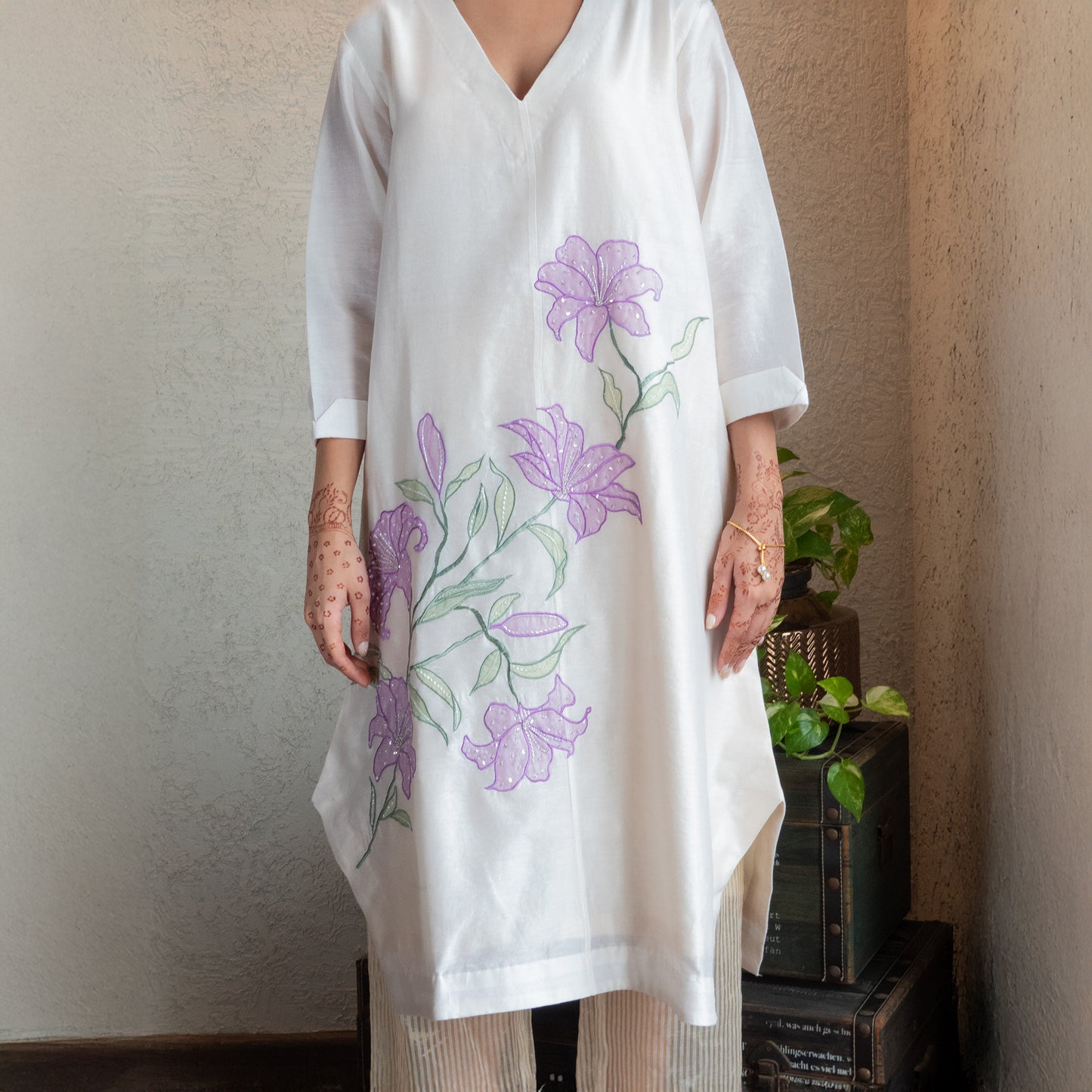 Off white Chanderi Floral Appliqued kurta set with Tissue pants