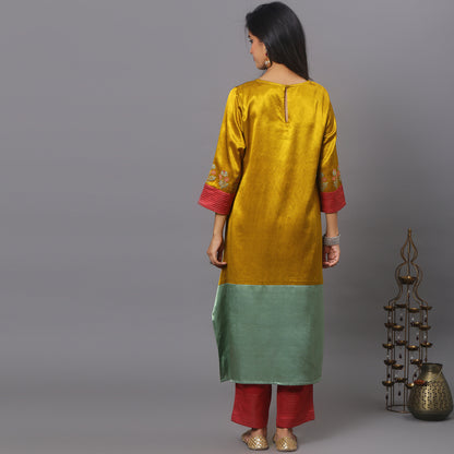 Color block mashru silk kurta with embroidered sleeves
