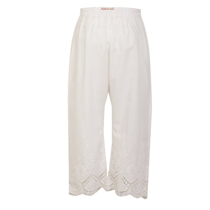 Cotton ankle pants in lace and cutwork fabric
