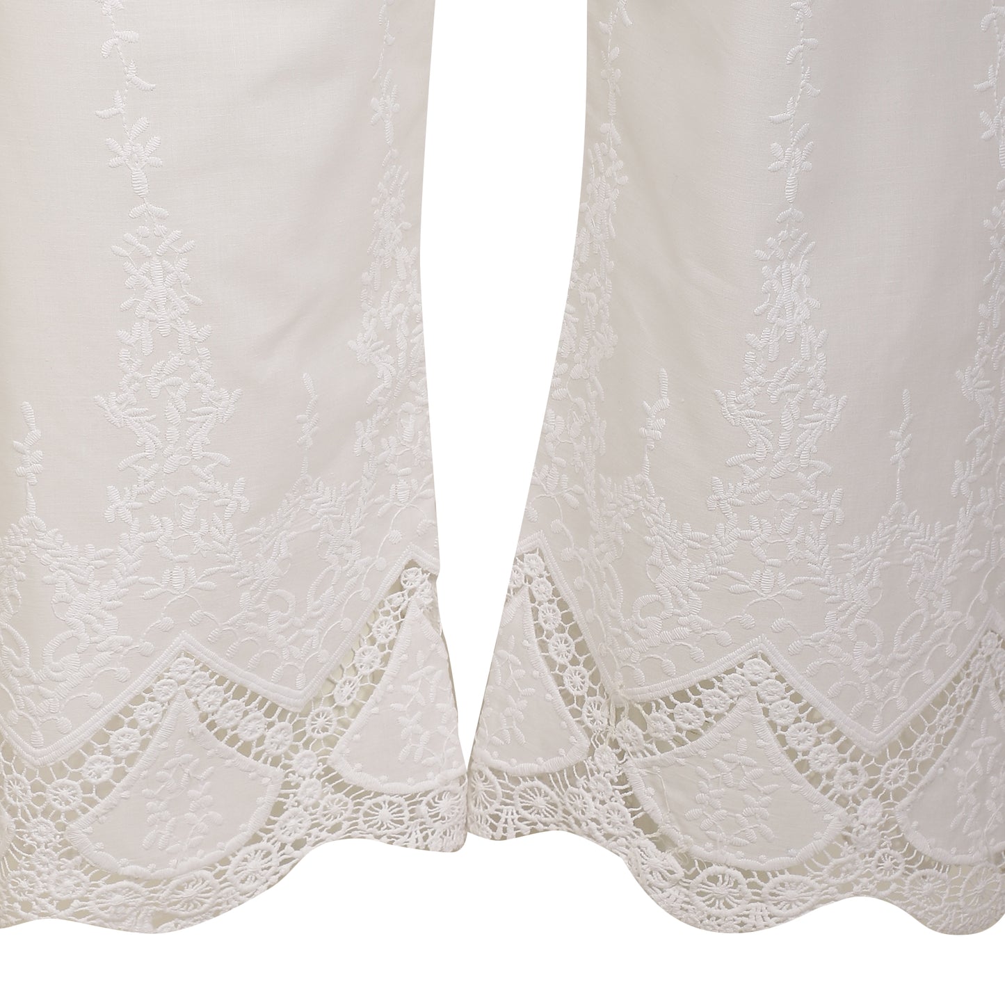 Cotton ankle pants in lace and cutwork fabric