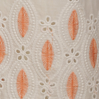 Cotton ankle pants in lace and cutwork fabric