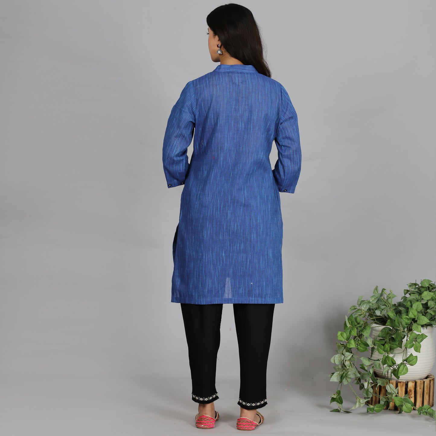 Blue Solid short kurta with neck detailing