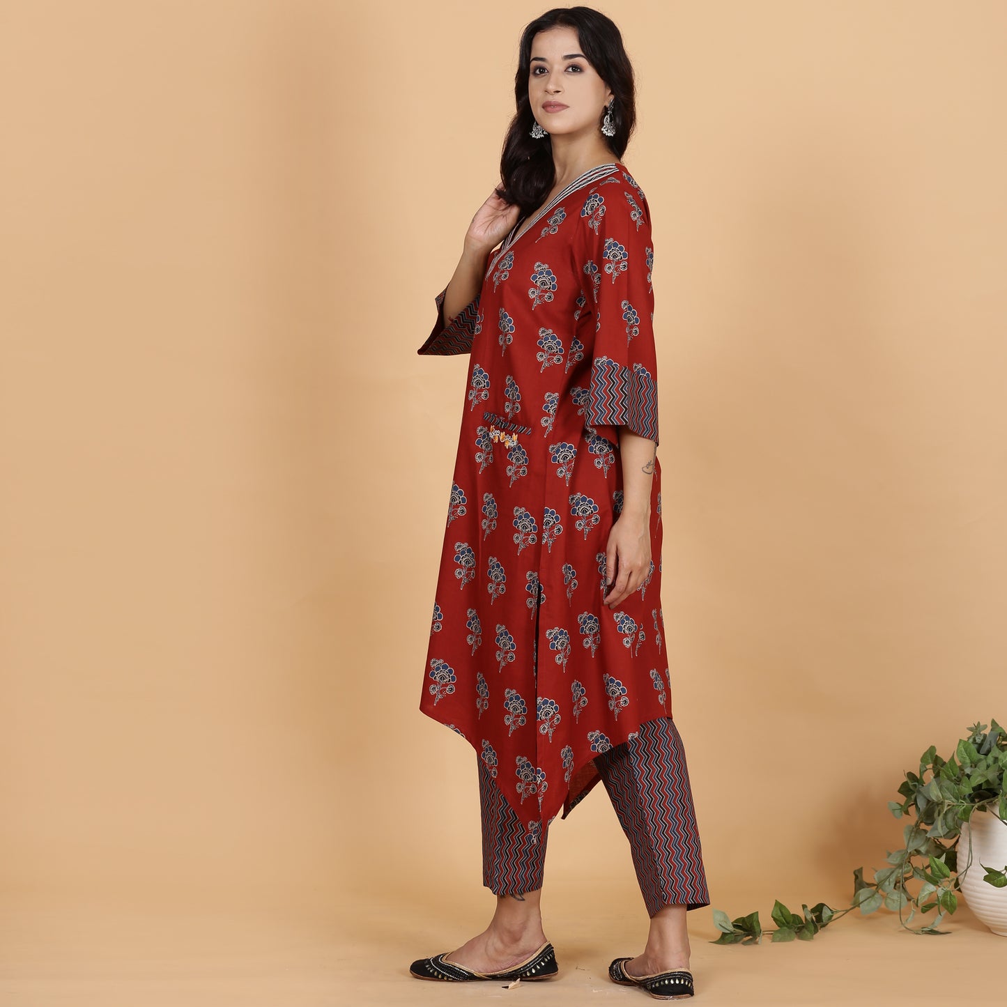 Red pocket kurta set with Embroidery and zig-zag pants