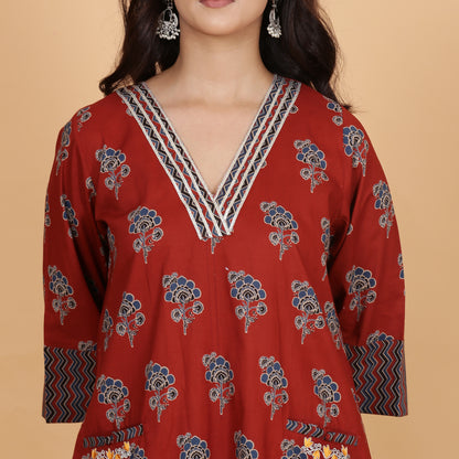 Red pocket kurta set with Embroidery and zig-zag pants