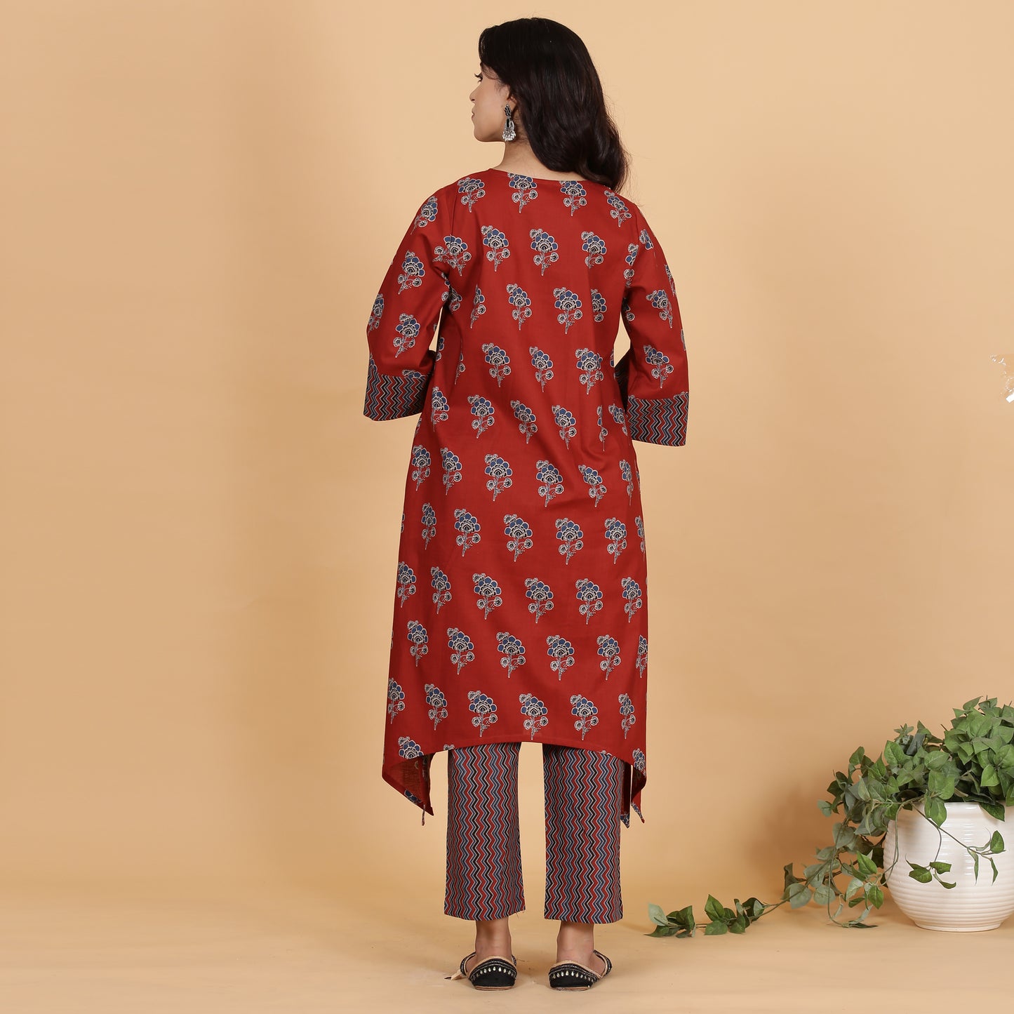 Red pocket kurta set with Embroidery and zig-zag pants