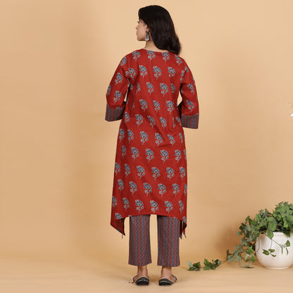 Red pocket kurta set with Embroidery and zig-zag pants