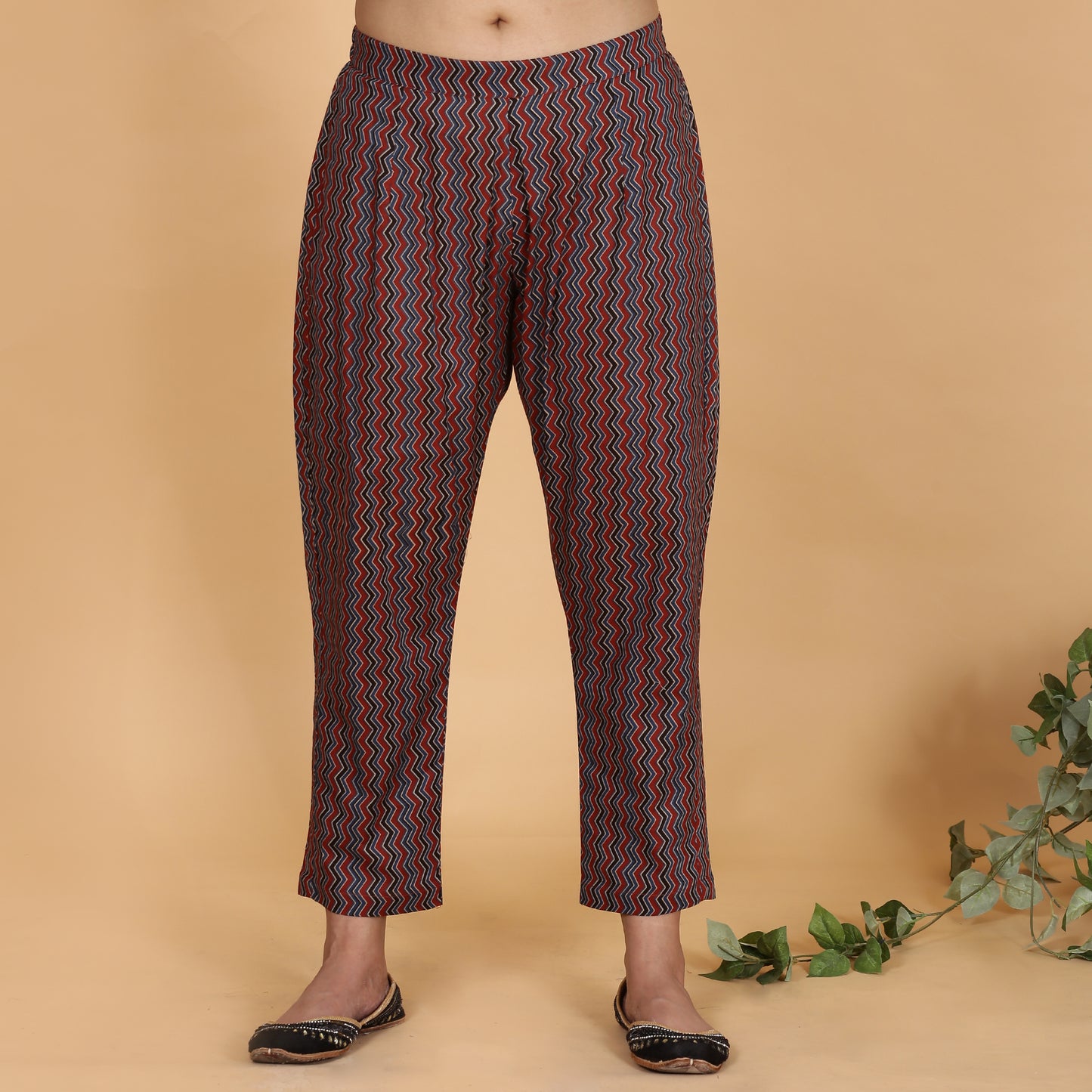 Red pocket kurta set with Embroidery and zig-zag pants